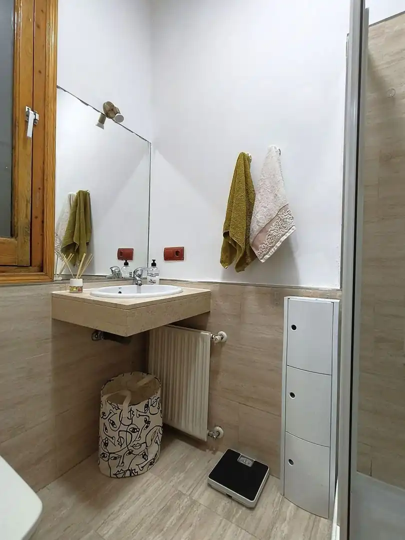 Baño de Piso de alquiler en Madrid con Calefacción, Terraza y Amueblado