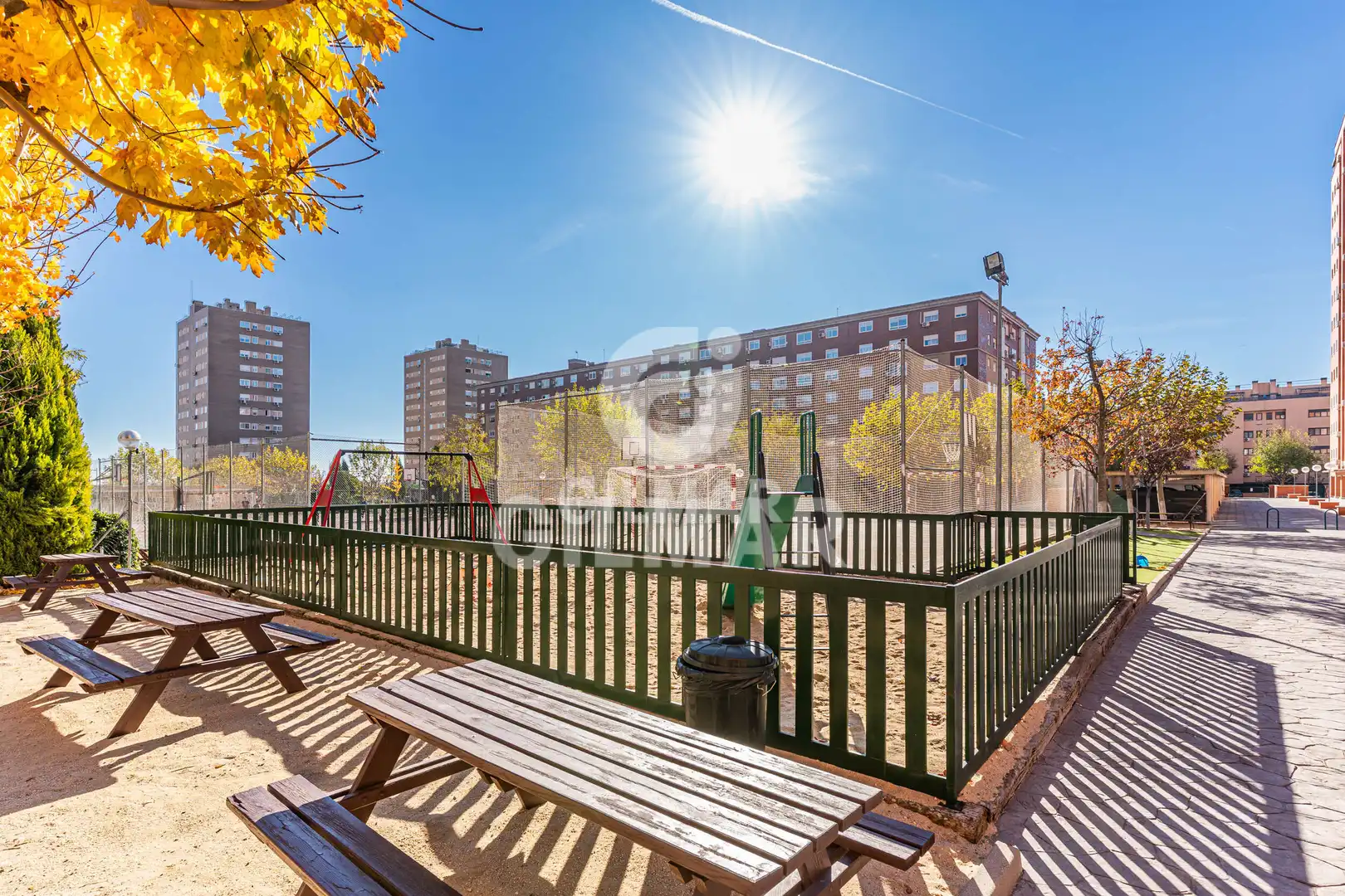 Vista exterior de Ático en venta en Parla con Calefacción, Jardín privado y Trastero