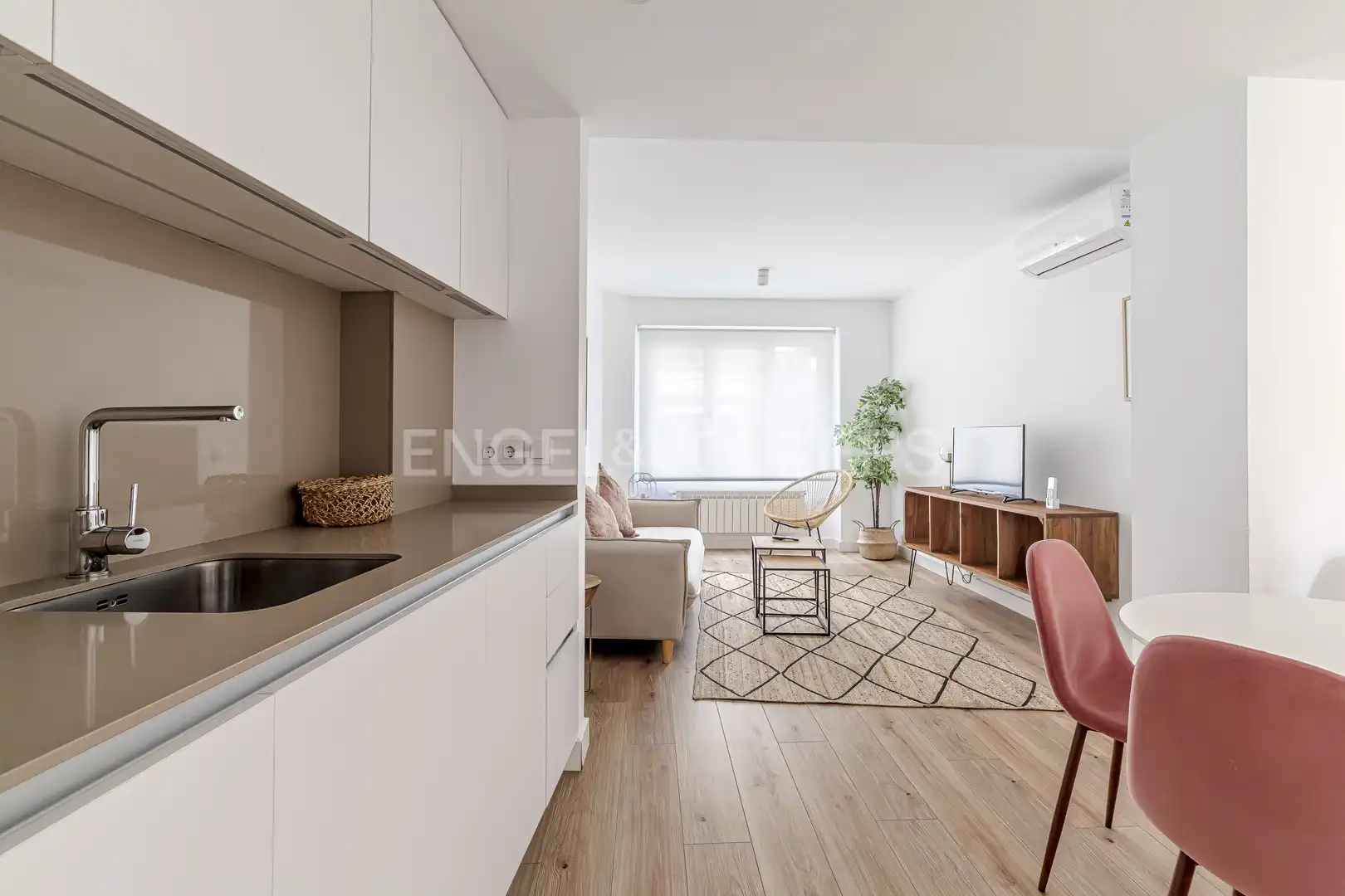 Sala de estar de Apartamento de alquiler en Madrid con Aire acondicionado, Calefacción y Amueblado