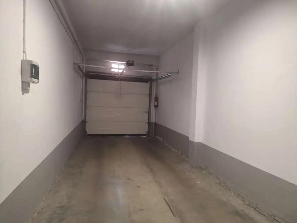 Parking de Piso en venta en León Capital  con Calefacción, Terraza y Trastero