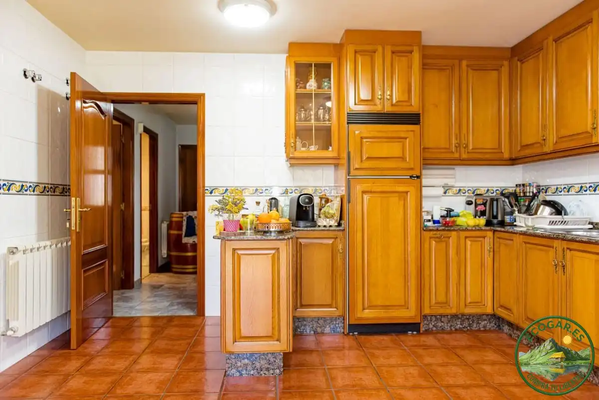 Cuina de Casa o xalet en venda en Torre del Bierzo amb Aire condicionat, Calefacció i Jardí privat