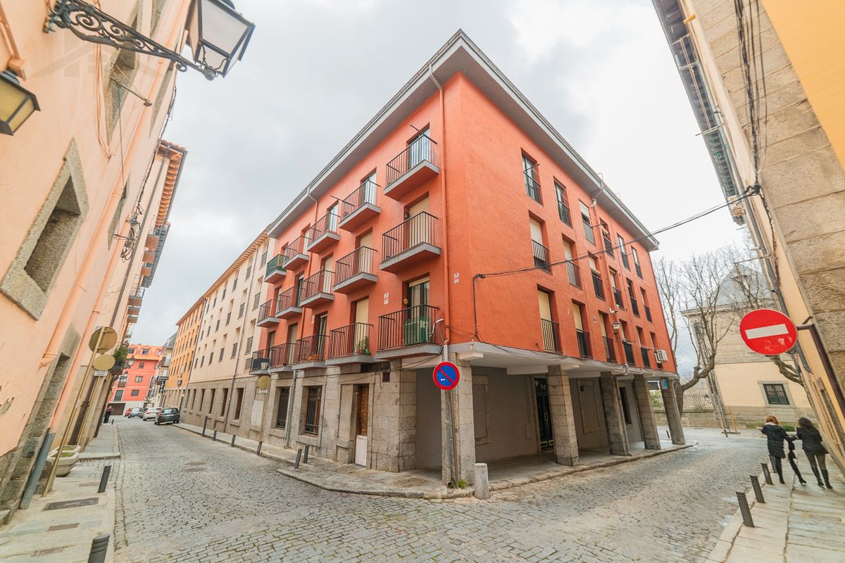 Exterior view of Flat for sale in San Lorenzo de El Escorial  with Heating