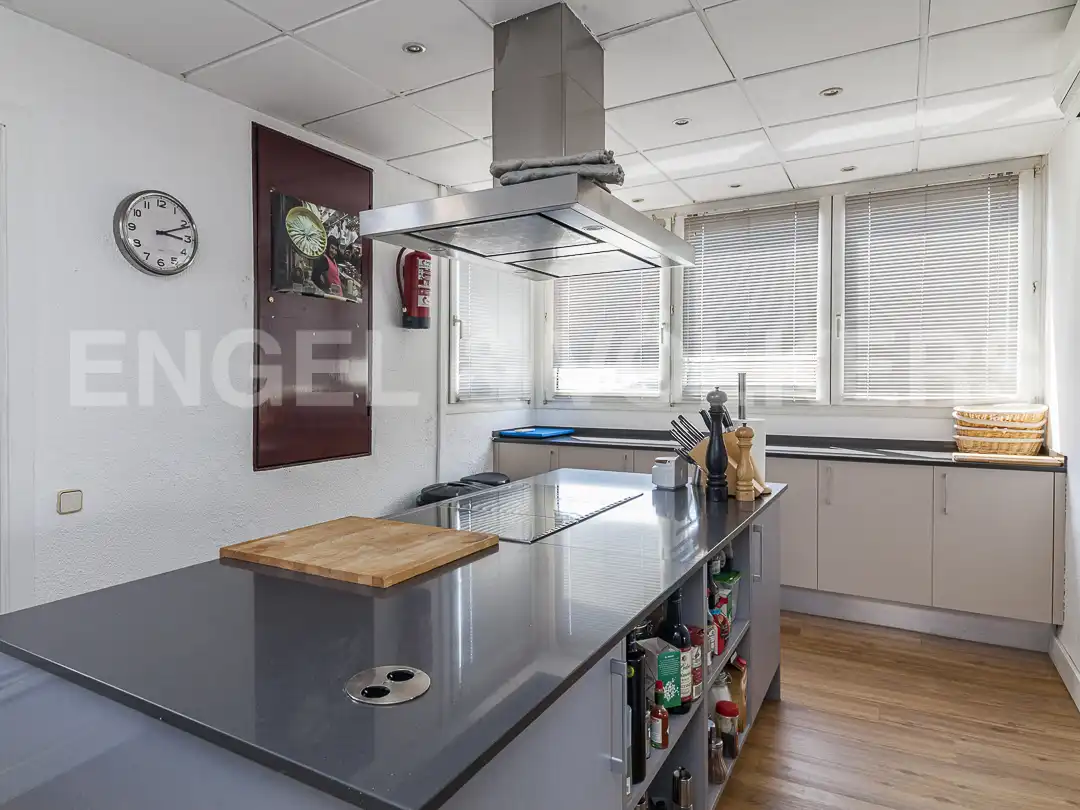 Küche von Büro zur Miete in Barcelona mit Terrasse