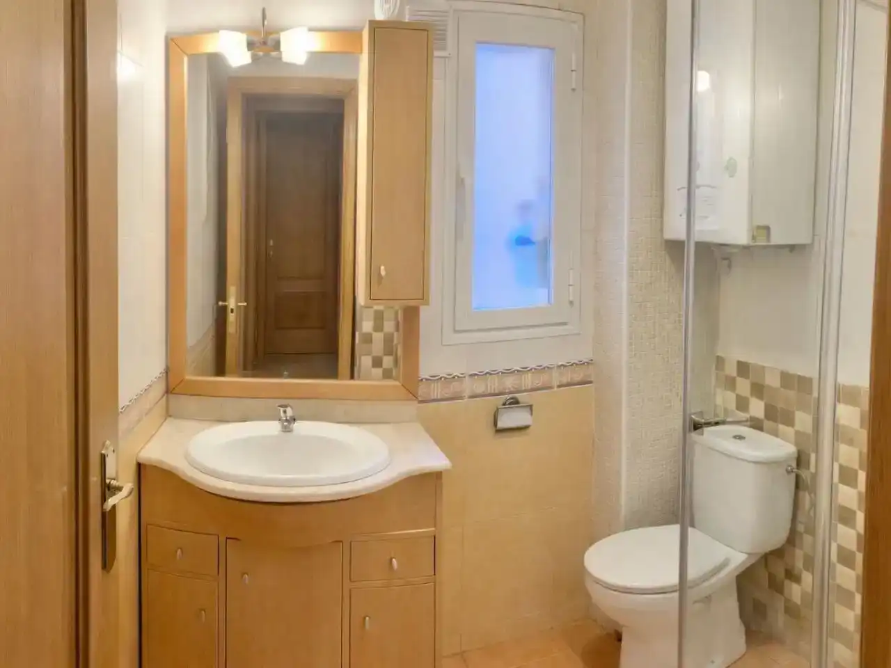 Badezimmer von Wohnung zur Miete in  Madrid Capital