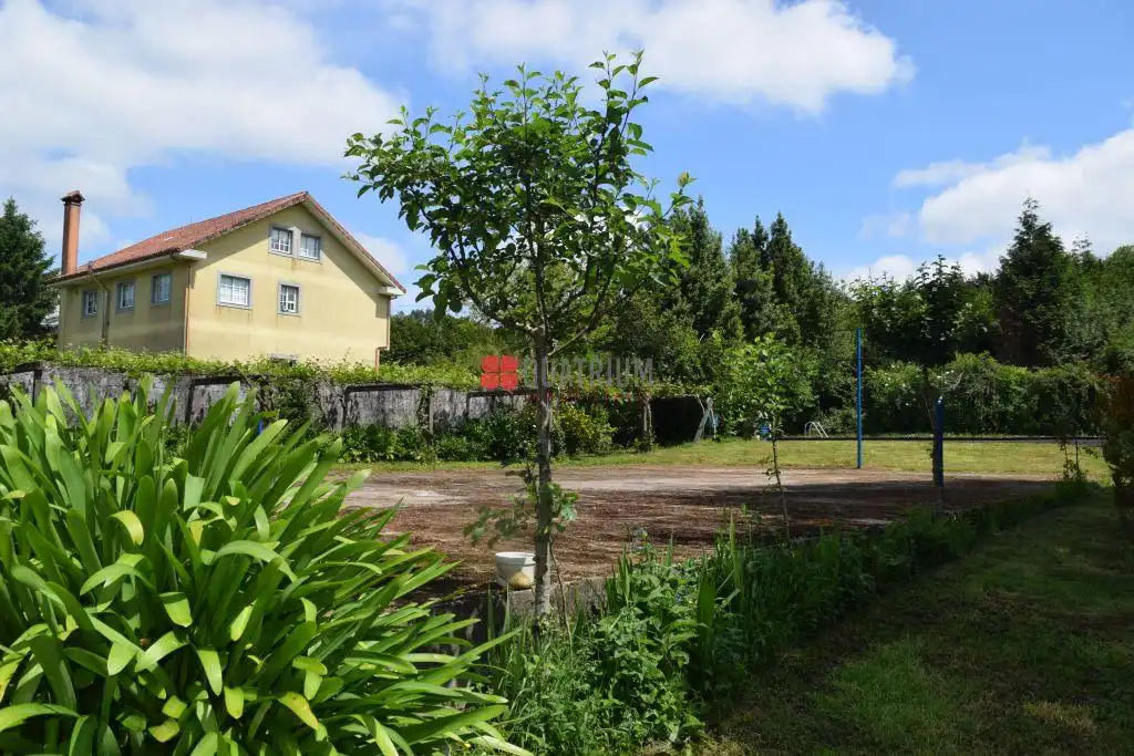 Garden of Houses for sale in Santiago de Compostela   with Swimming Pool
