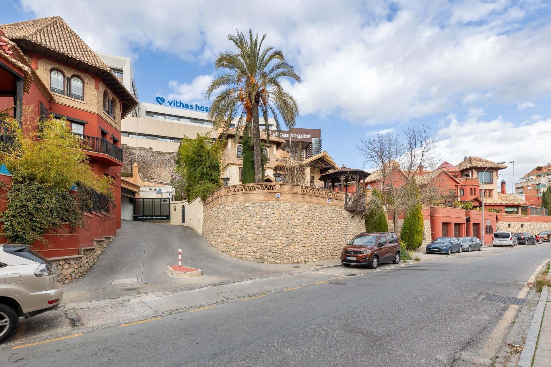 Vista exterior de Casa adosada en venta en  Granada Capital con Aire acondicionado, Calefacción y Jardín privado