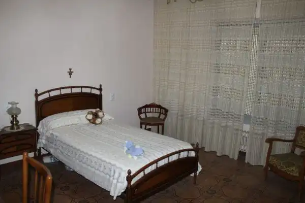 Habitación de Casa adosada en venta en Urda con Calefacción, Terraza y Trastero