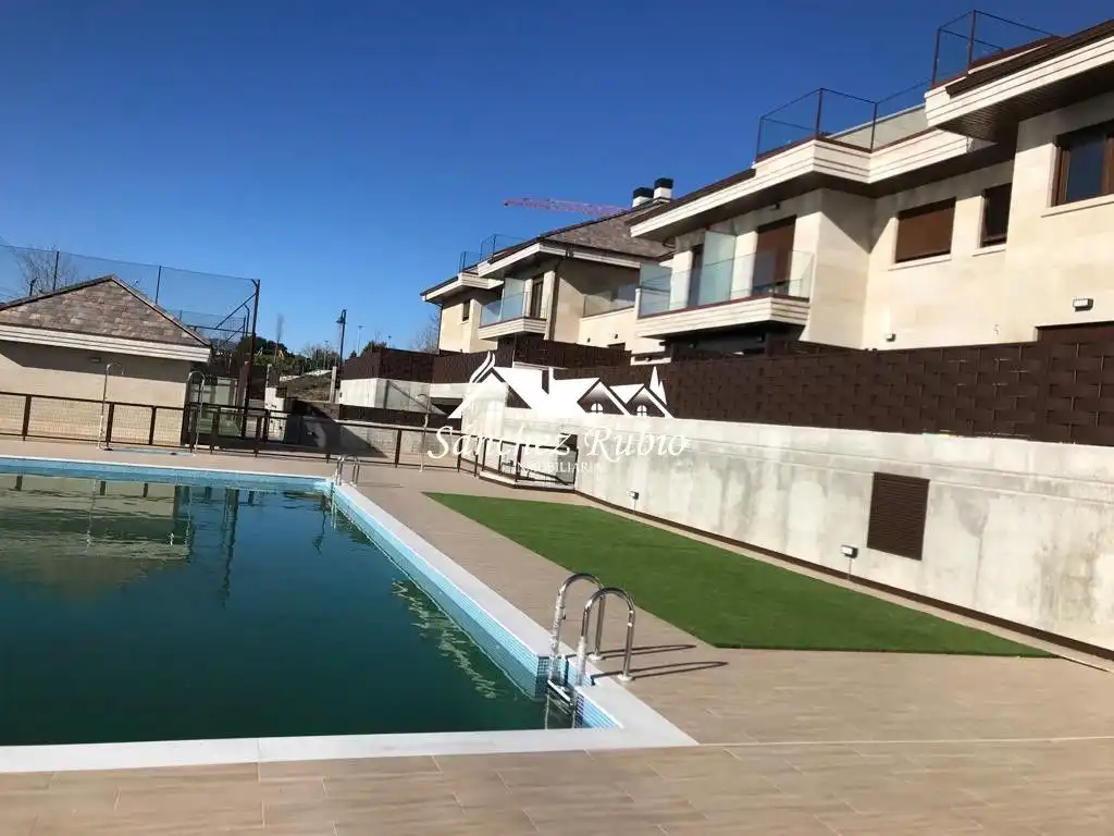 Piscina de Piso de alquiler en Galapagar con Aire acondicionado, Calefacción y Terraza
