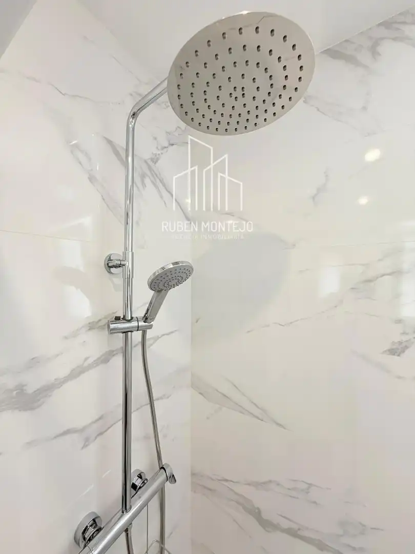 Bathroom of Flat for rent in Salamanca  with Heating, Storage room and Furnished