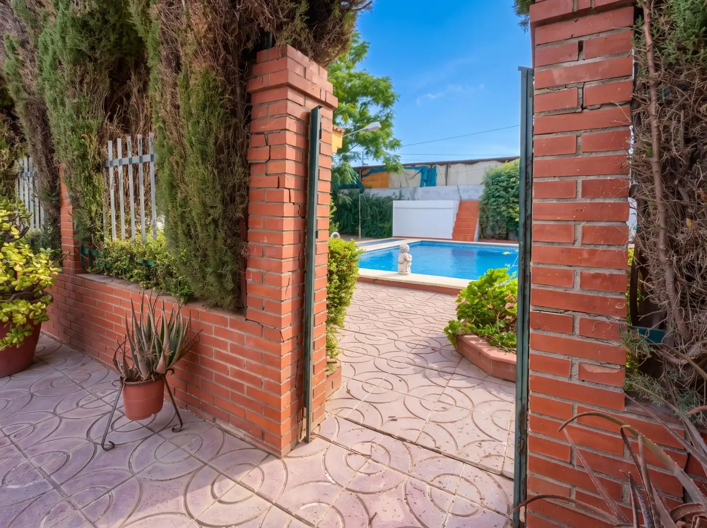 Piscina de Casa o xalet en venda en Carmona amb Jardí privat, Terrassa i Piscina