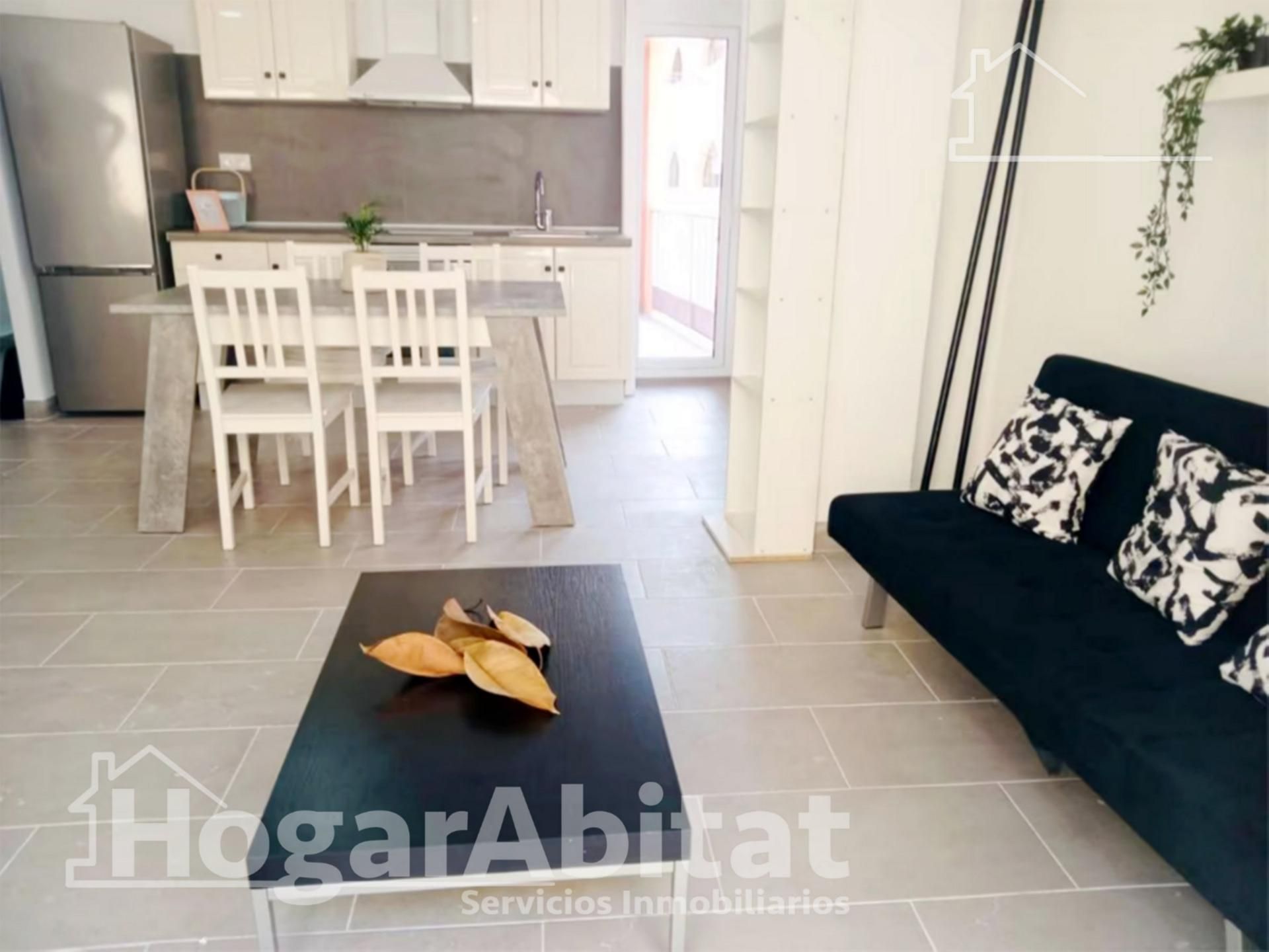 Living room of Flat for sale in Torrent  with Storage room, Furnished and Balcony