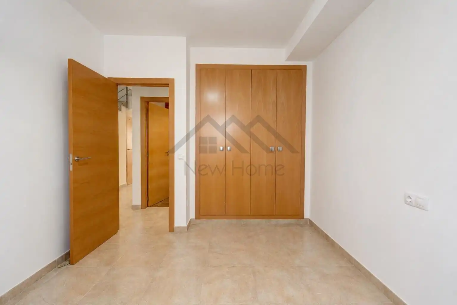 Dormitori de Casa adosada en venda en La Pobla de Vallbona amb Aire condicionat, Calefacció i Jardí privat