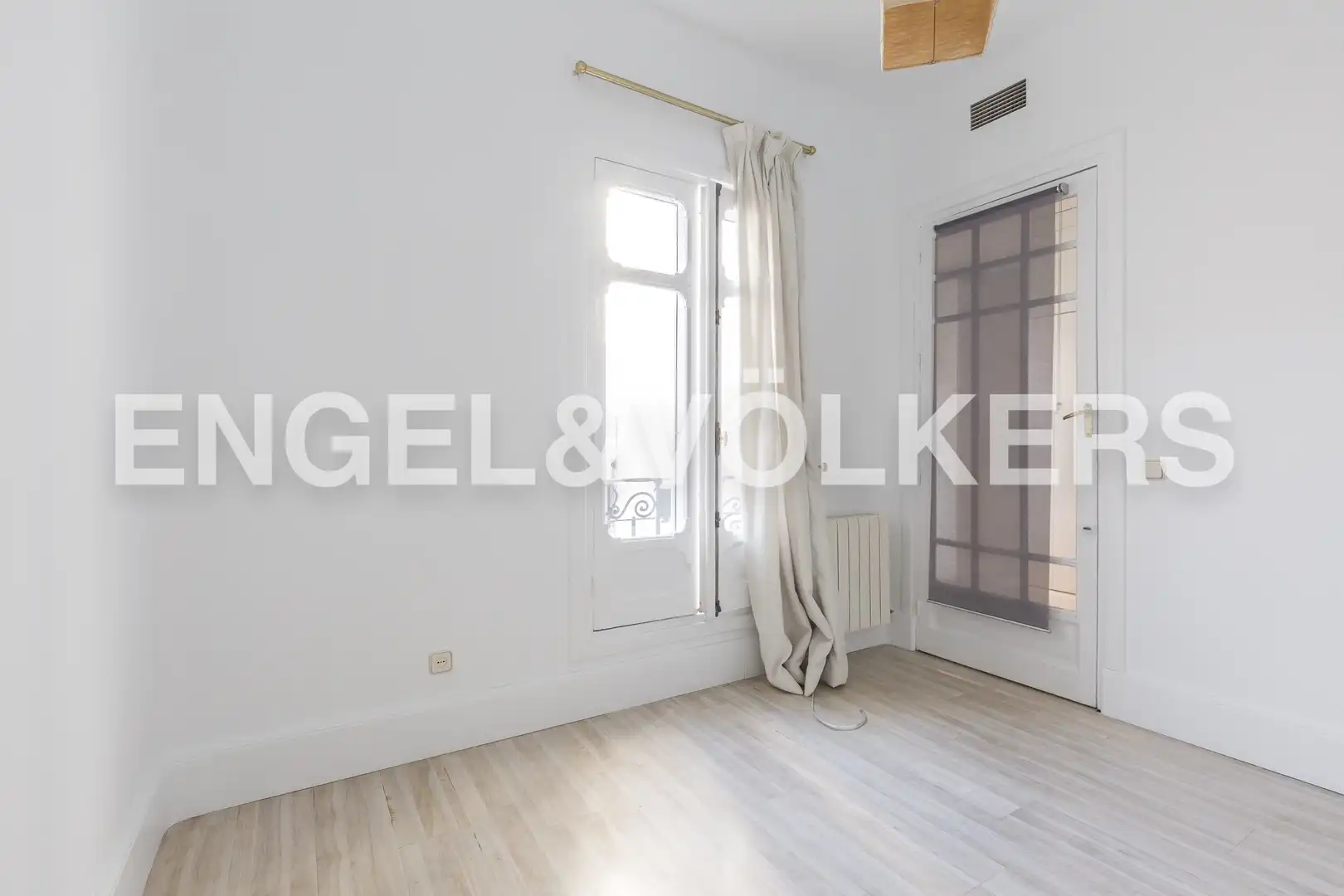 Bedroom of Attic for rent in Madrid  with Air Conditioner, Heating and Parquet flooring
