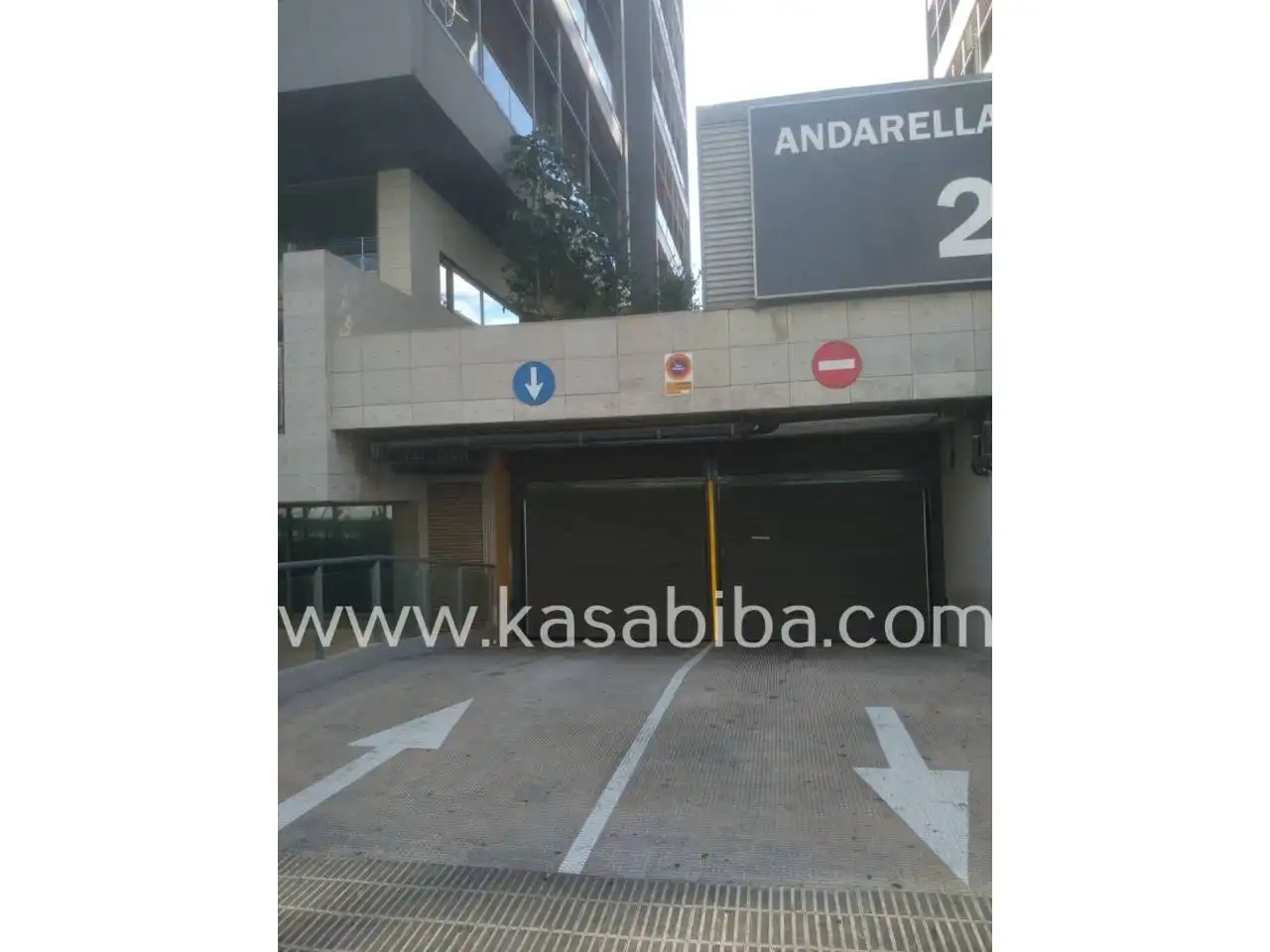 Parkplatz von Loft zur Miete in Valencia mit Klimaanlage, Heizung und Parkett