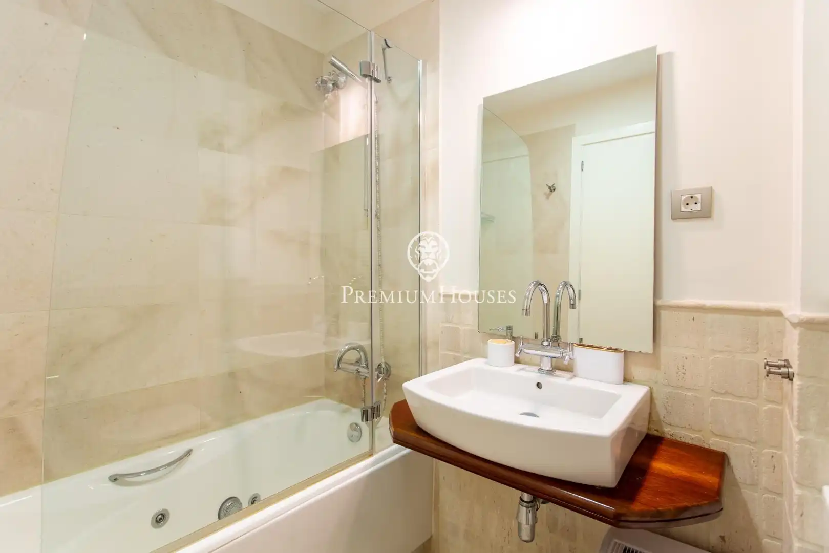 Bathroom of Flat for rent in Premià de Dalt  with Heating, Terrace and Community pool