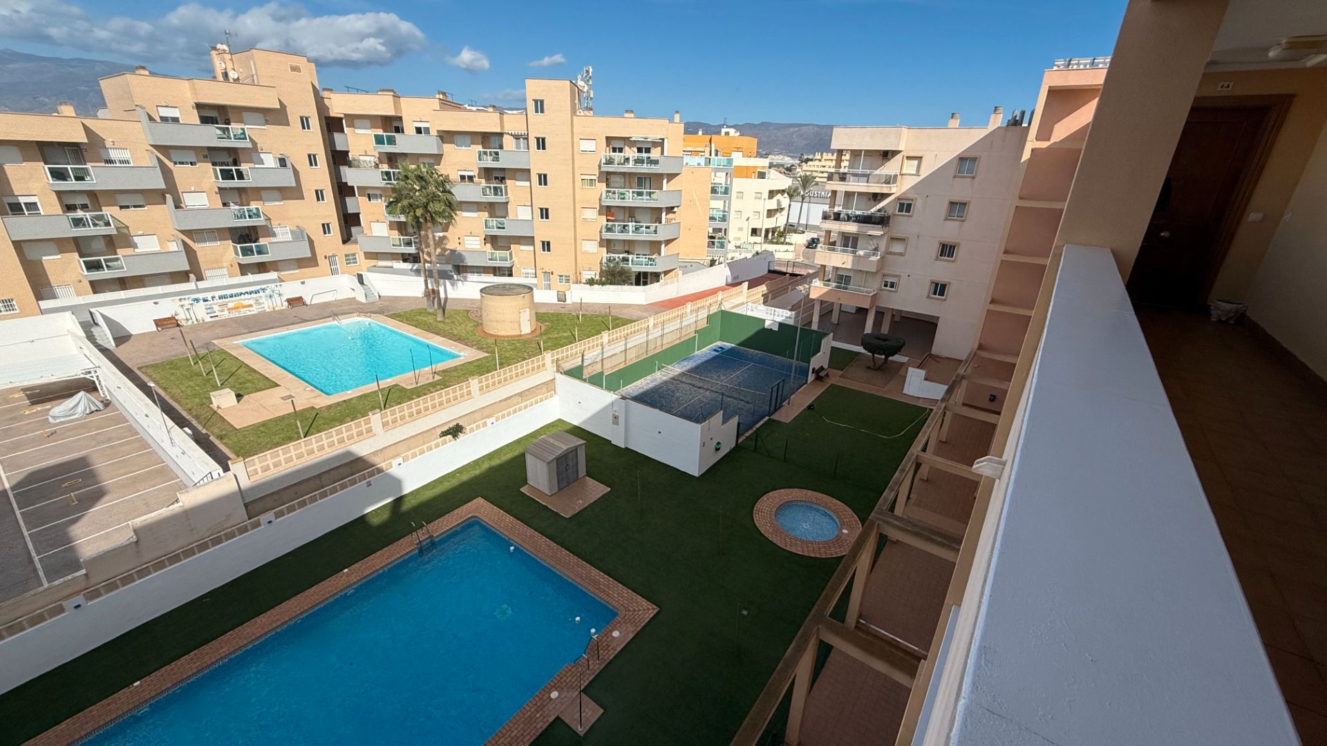 Swimming pool of Flat for sale in Roquetas de Mar  with Terrace, Furnished and Community pool