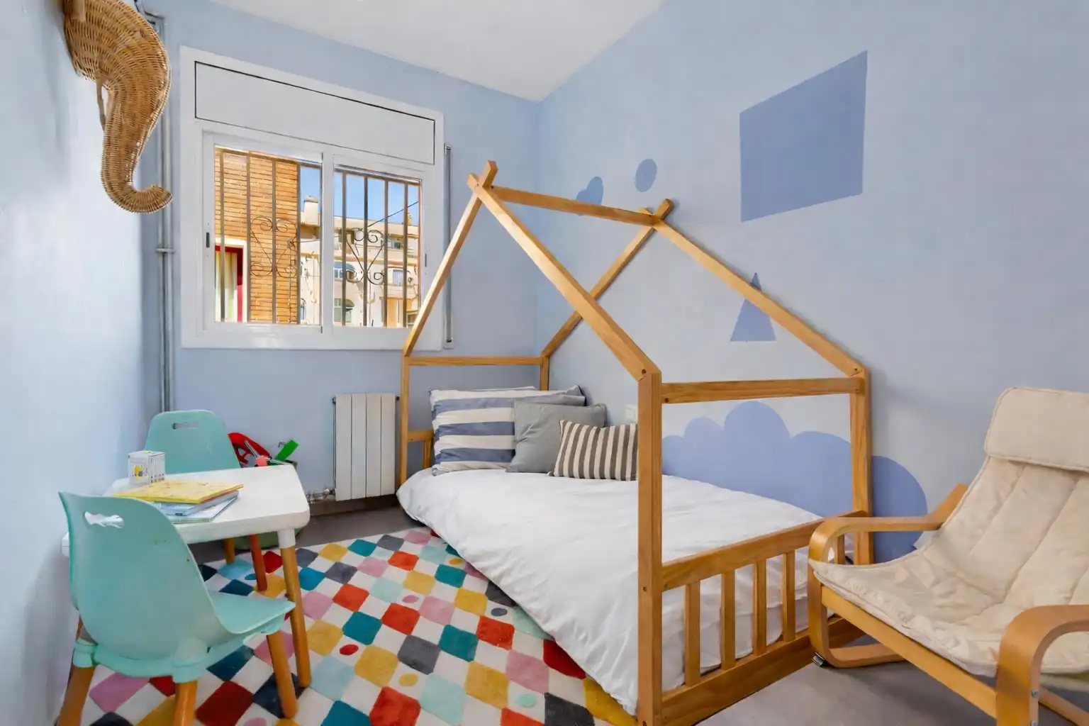 Habitación de Casa adosada en venta en Barcelona con Aire acondicionado, Calefacción y Jardín privado