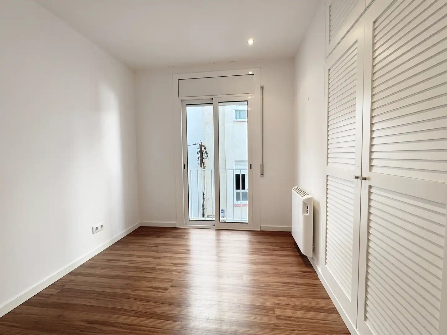Schlafzimmer von Wohnungen zum Verkauf in L'Escala mit Klimaanlage, Heizung und Parkett