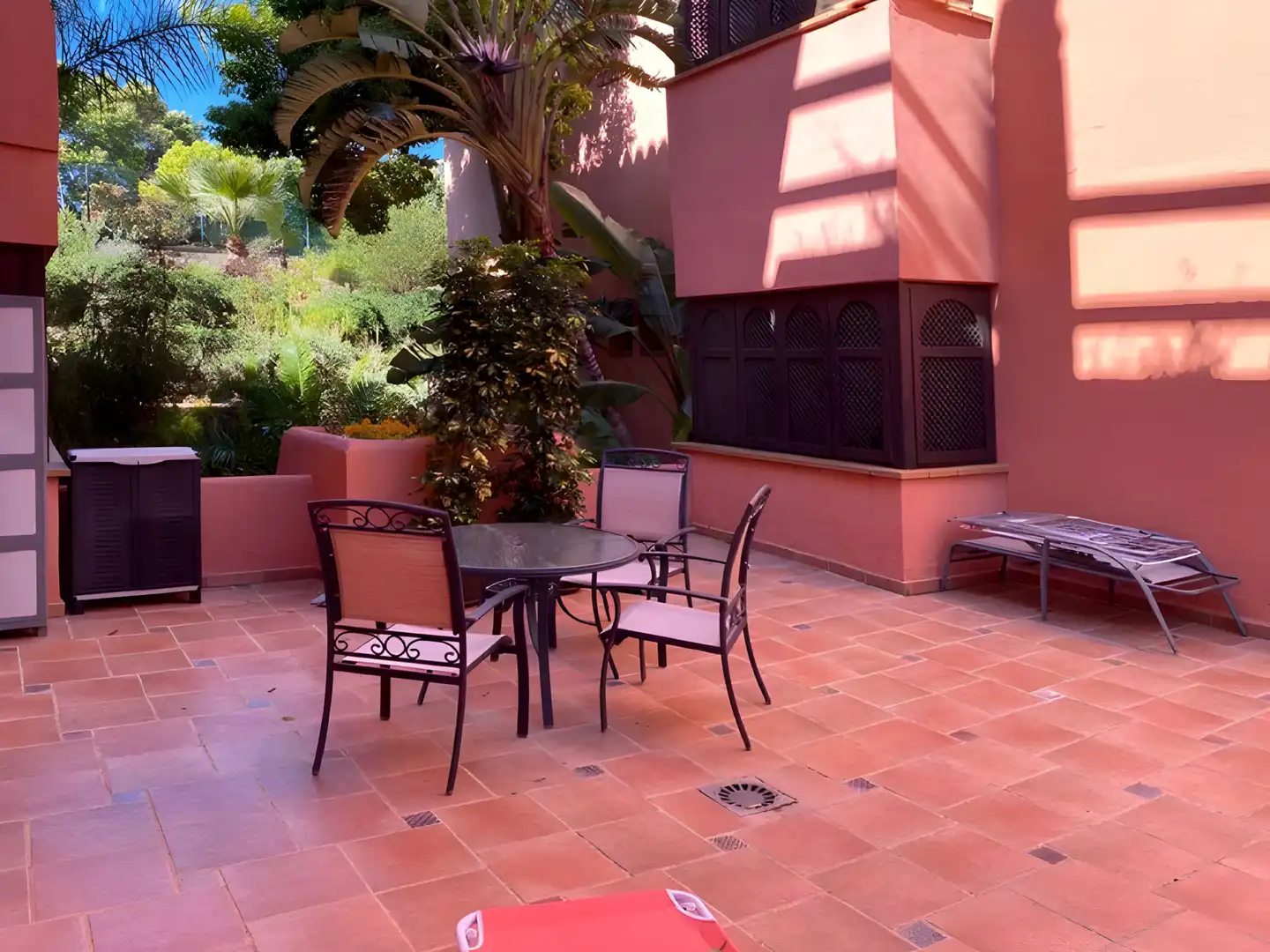 Terrasse von Erdgeschoss zum Verkauf in Marbella mit Klimaanlage, Heizung und Terrasse