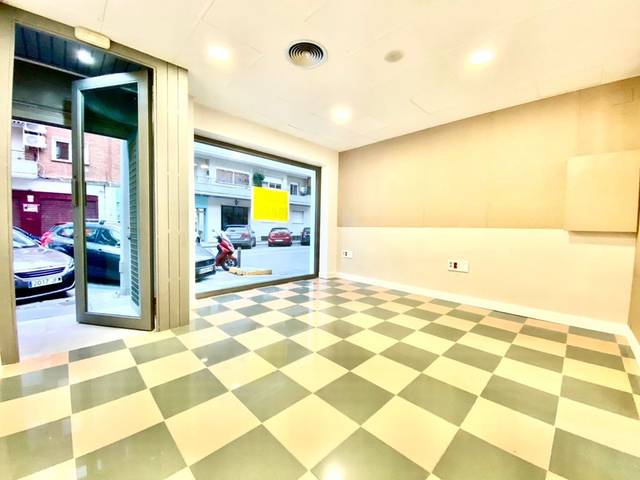 Local comercial en Alquiler en Calle Monte Carmelo, 5 en Los Remedios