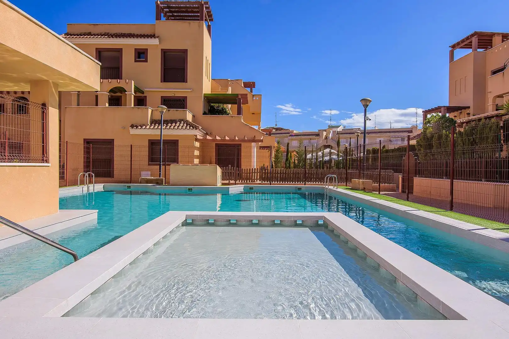 Piscina de Ático en venta en Águilas con Terraza, Amueblado y Piscina comunitaria