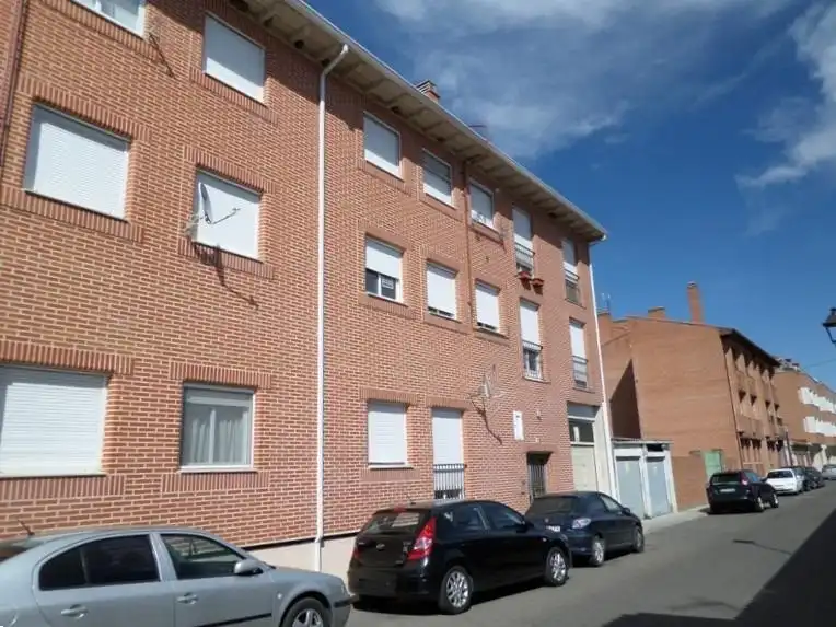 Vista exterior de Piso en venta en Tudela de Duero con Parquet