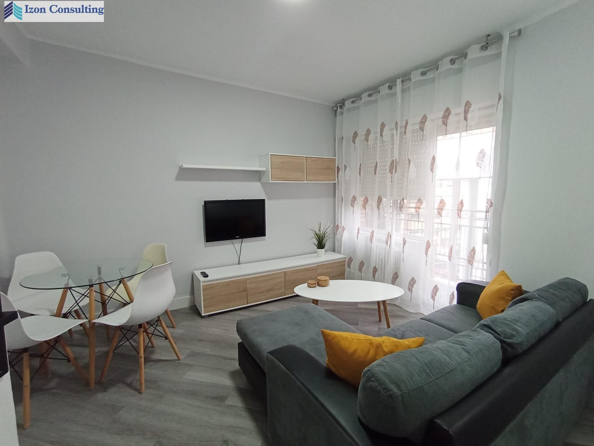 Sala d'estar de Pis en venda en  Albacete Capital amb Calefacció i Balcó