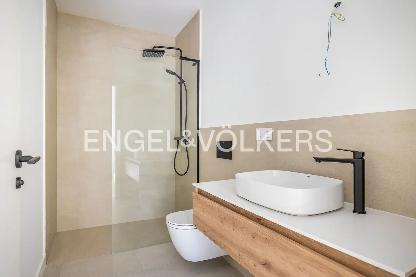 Baño de Piso en venta en Sevilla con Aire acondicionado, Calefacción y Piscina