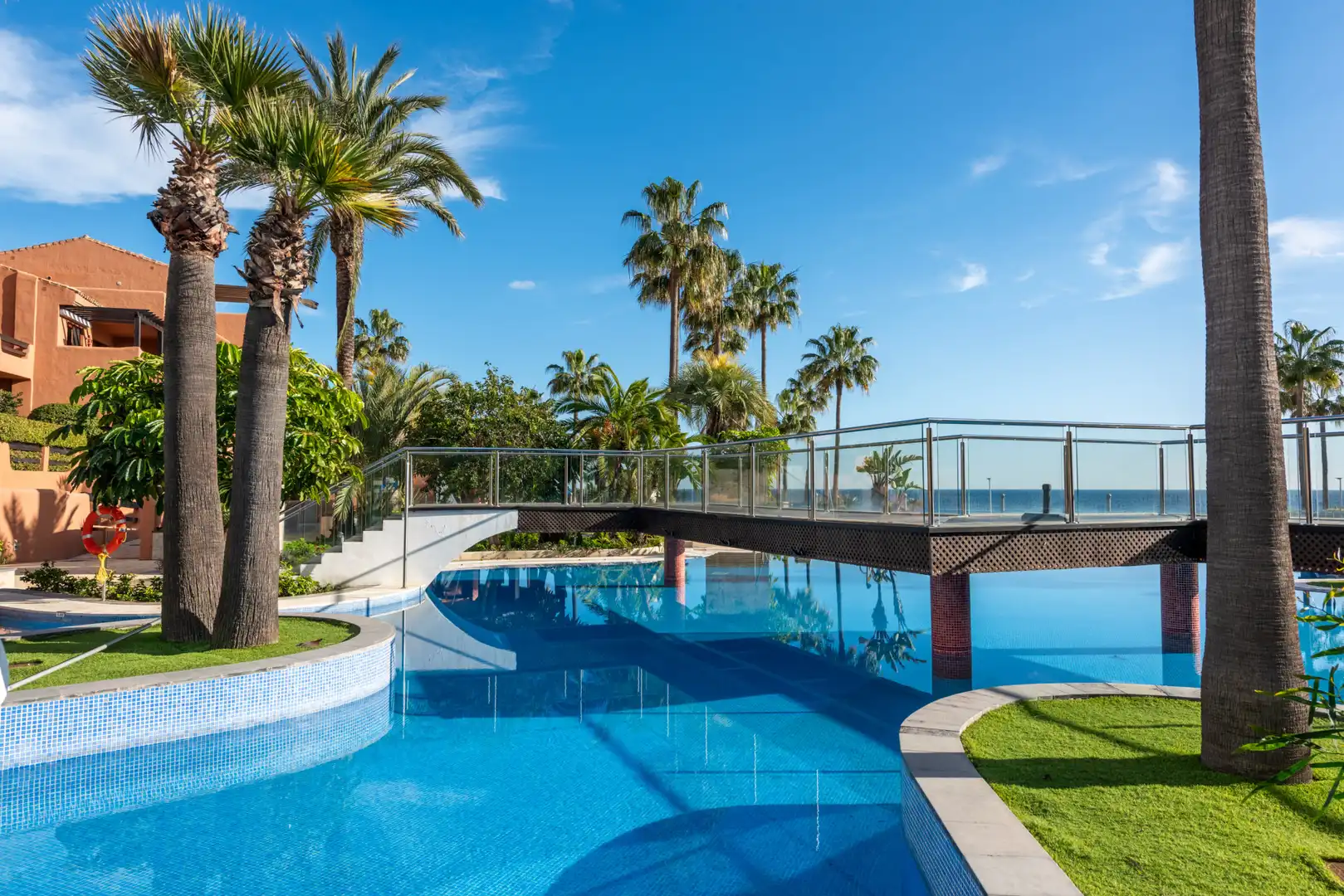 Piscina de Apartament en venda en Estepona amb Aire condicionat, Terrassa i Piscina