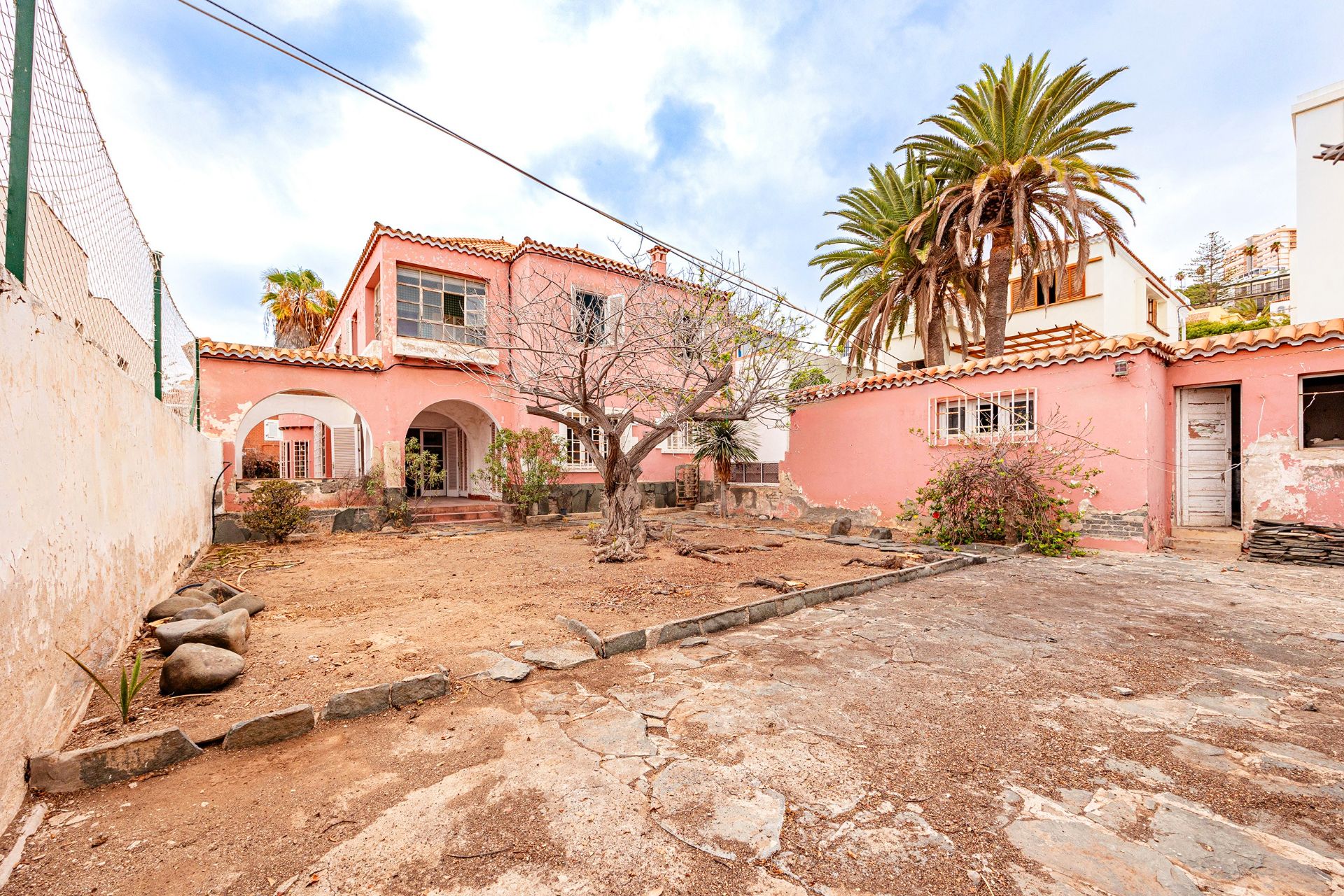 Vista exterior de Casa o xalet en venda en Las Palmas de Gran Canaria amb Jardí privat