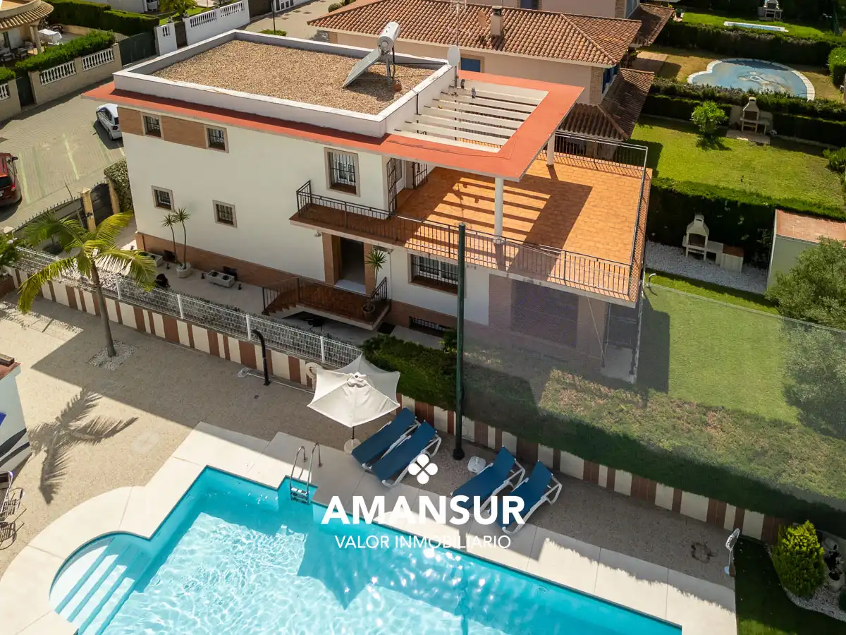 Chalet con piscina en venta en Islantilla Golf, imagen 3