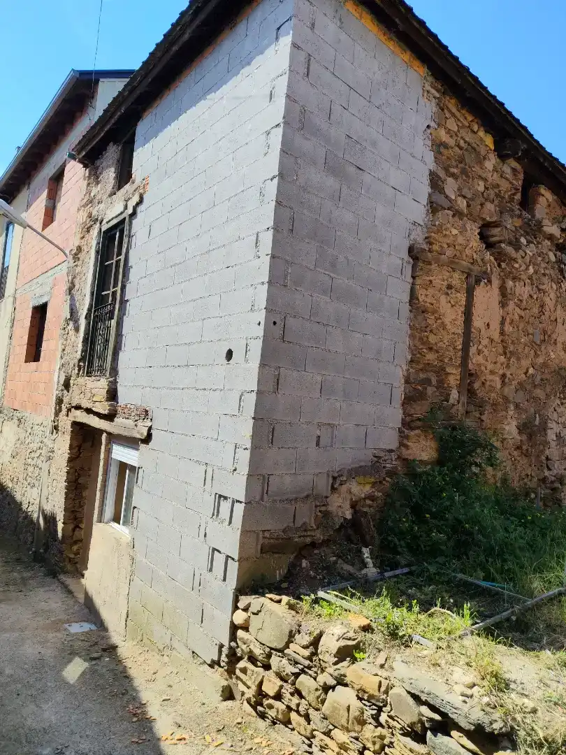 Vista exterior de Finca rústica en venda en Rubiá amb Jardí privat