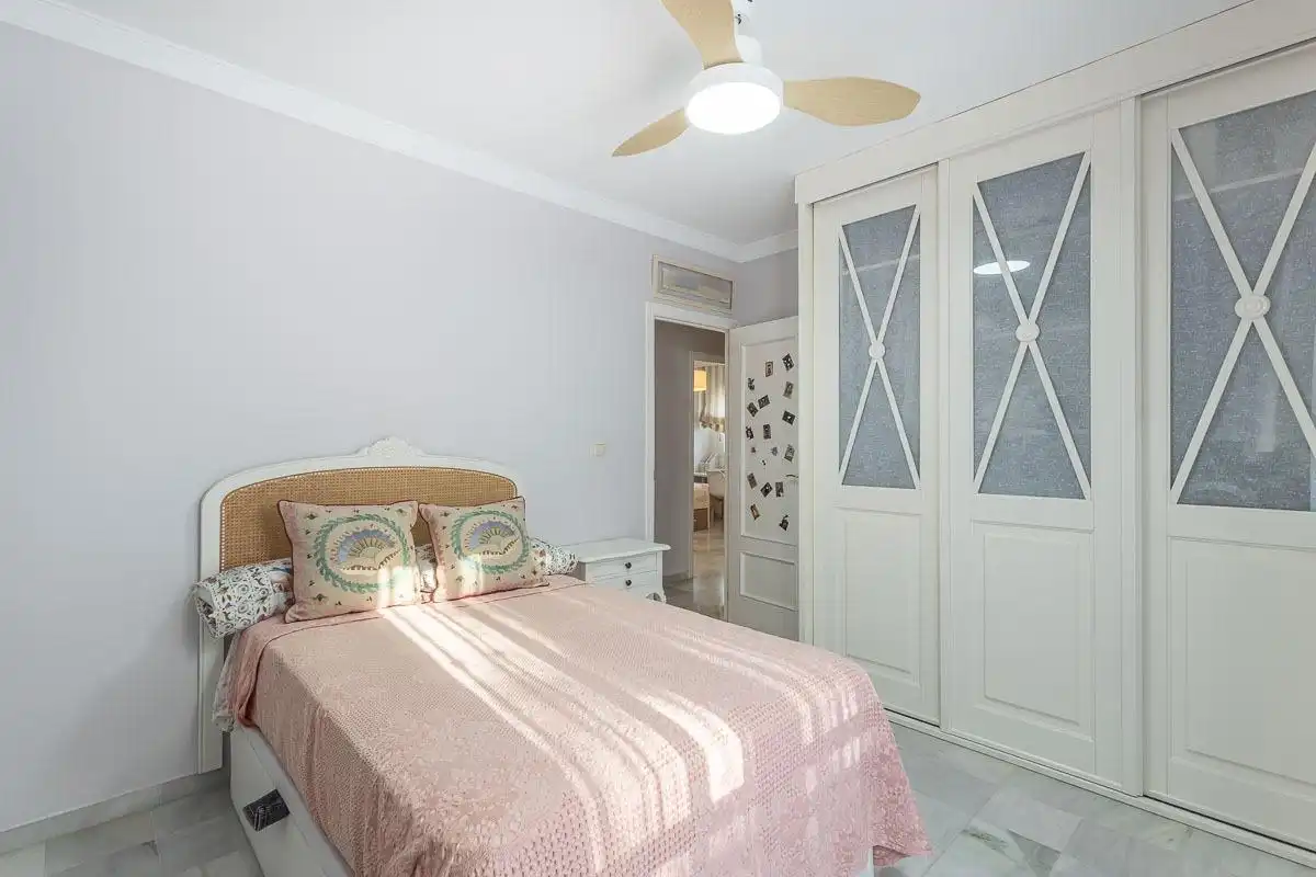 Habitación de Casa adosada en venta en Motril con Terraza y Alarma