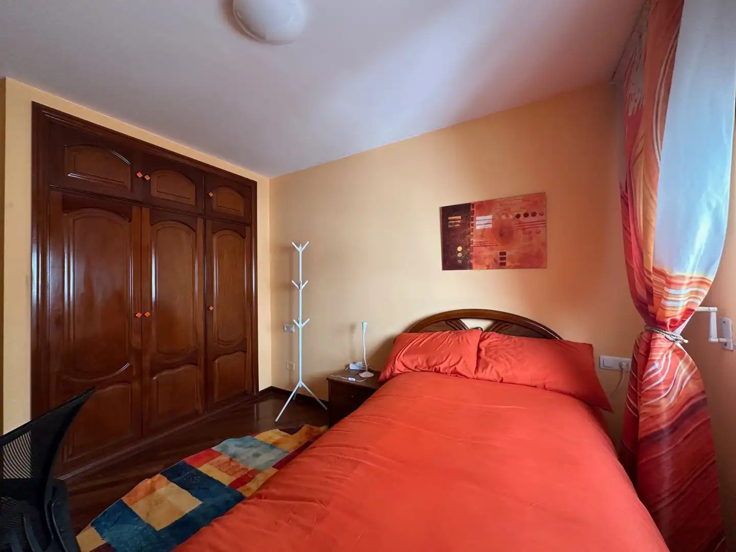 Bedroom of Flat for rent in Santiago de Compostela   with Heating, Parquet flooring and Furnished