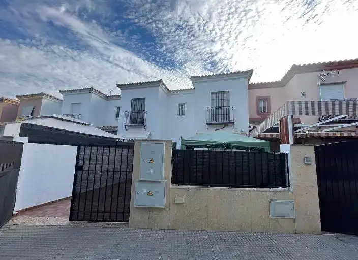 Exterior view of Flat for sale in Sevilla
