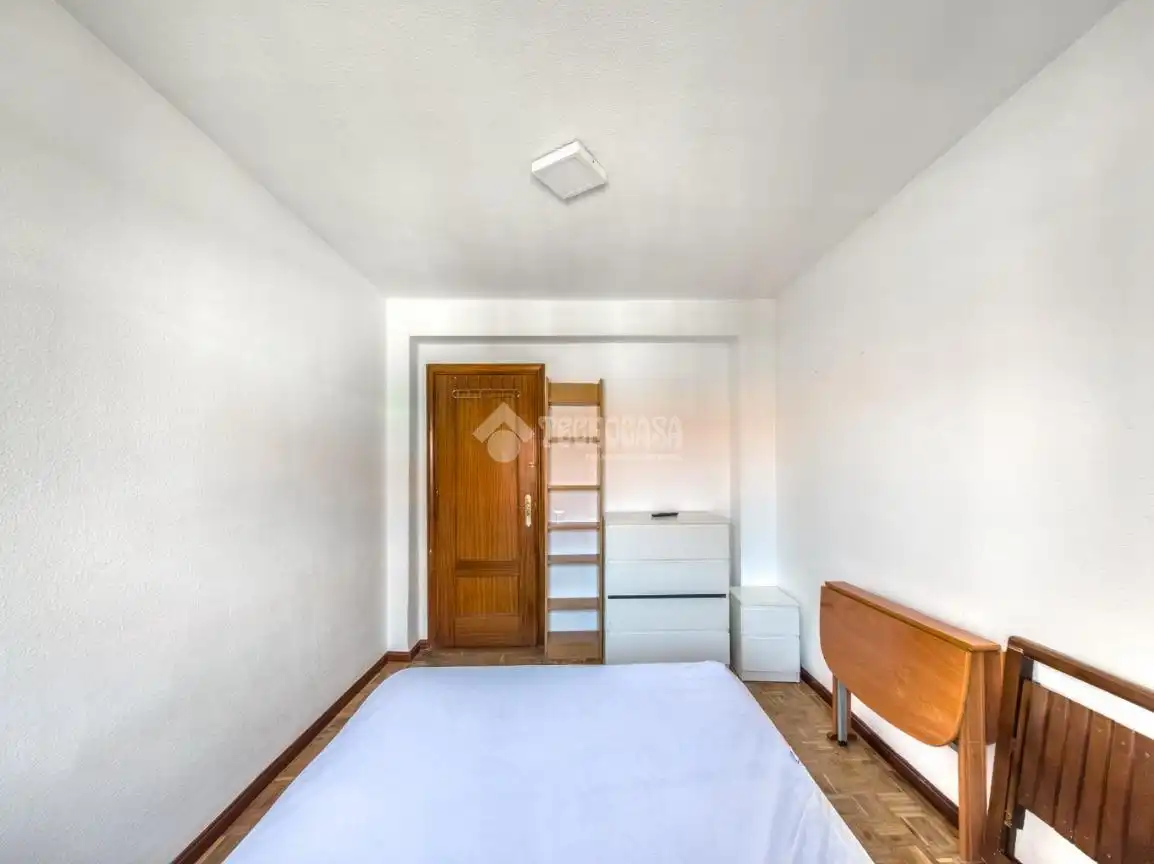 Habitación de Piso en venta en Madrid con Calefacción y Terraza