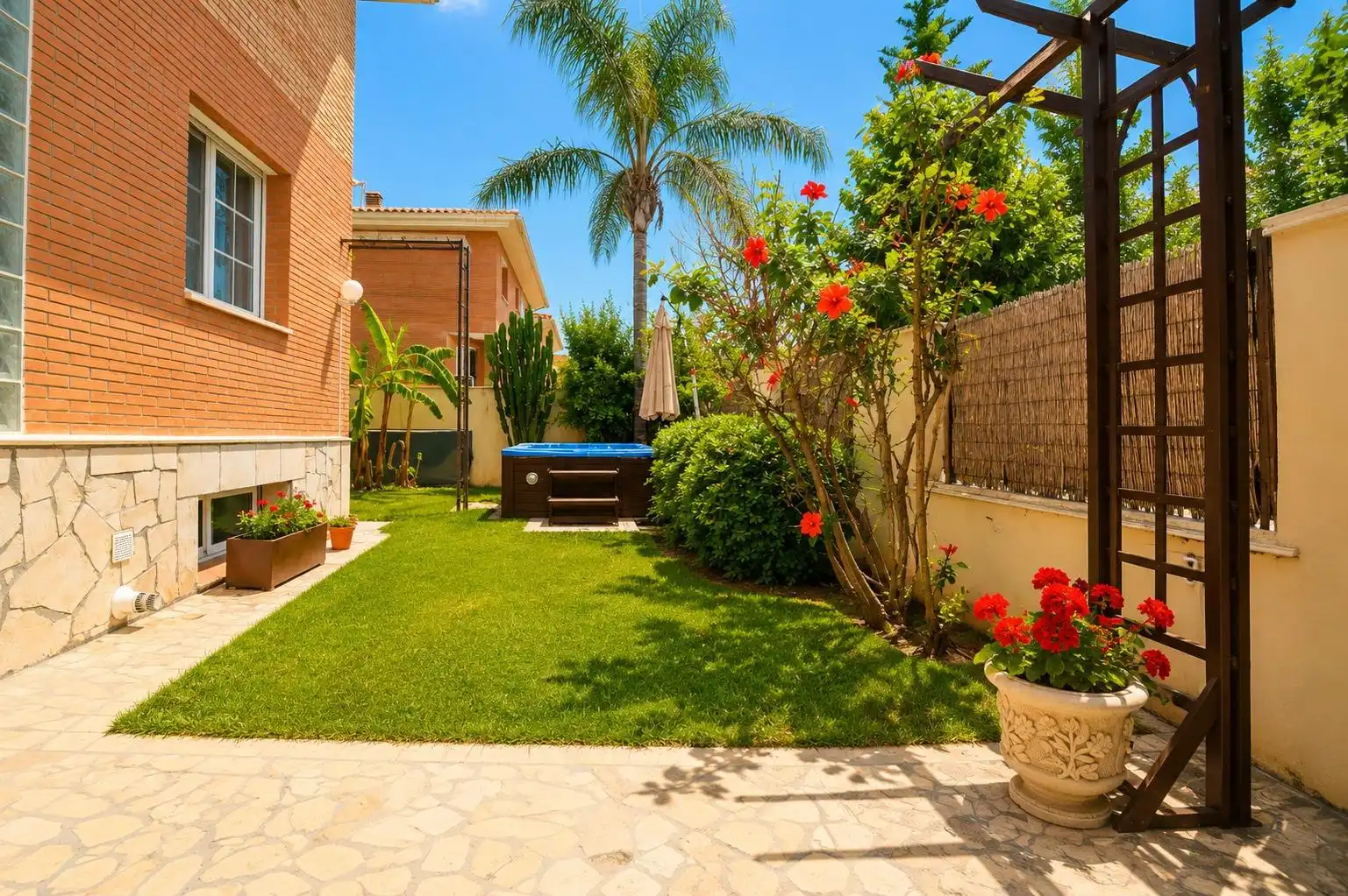 Jardí de Casa o xalet en venda en Cambrils amb Aire condicionat, Calefacció i Jardí privat