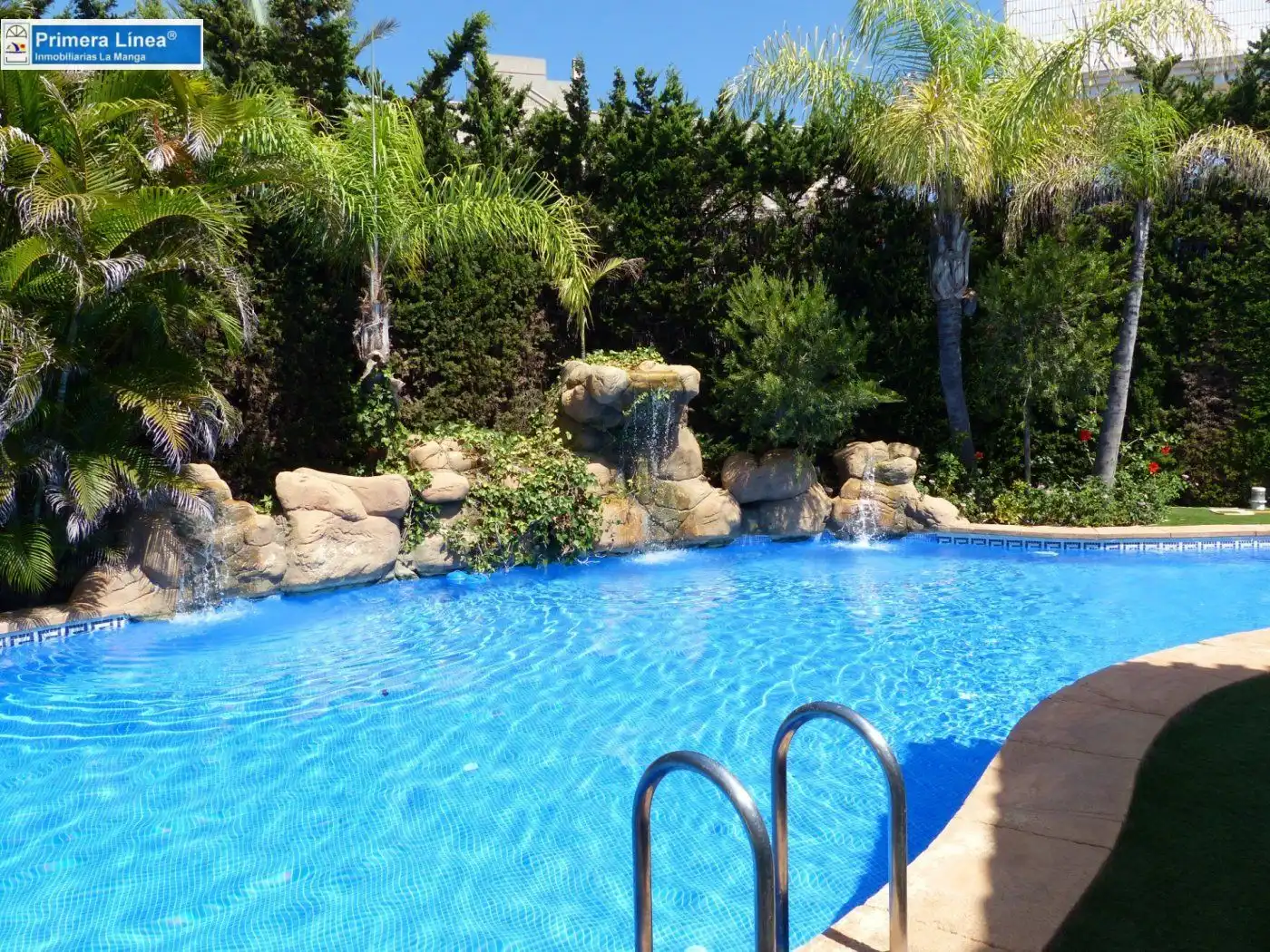 Piscina de Casa o chalet en venta en La Manga del Mar Menor con Jardín privado, Terraza y Trastero