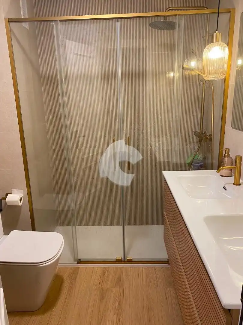 Badezimmer von Wohnung zur Miete in Baiona