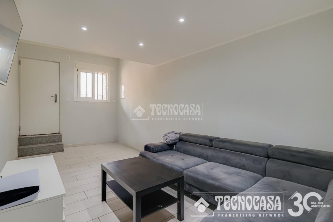 Sala d'estar de Casa o xalet en venda en Santa Coloma de Gramenet amb Terrassa