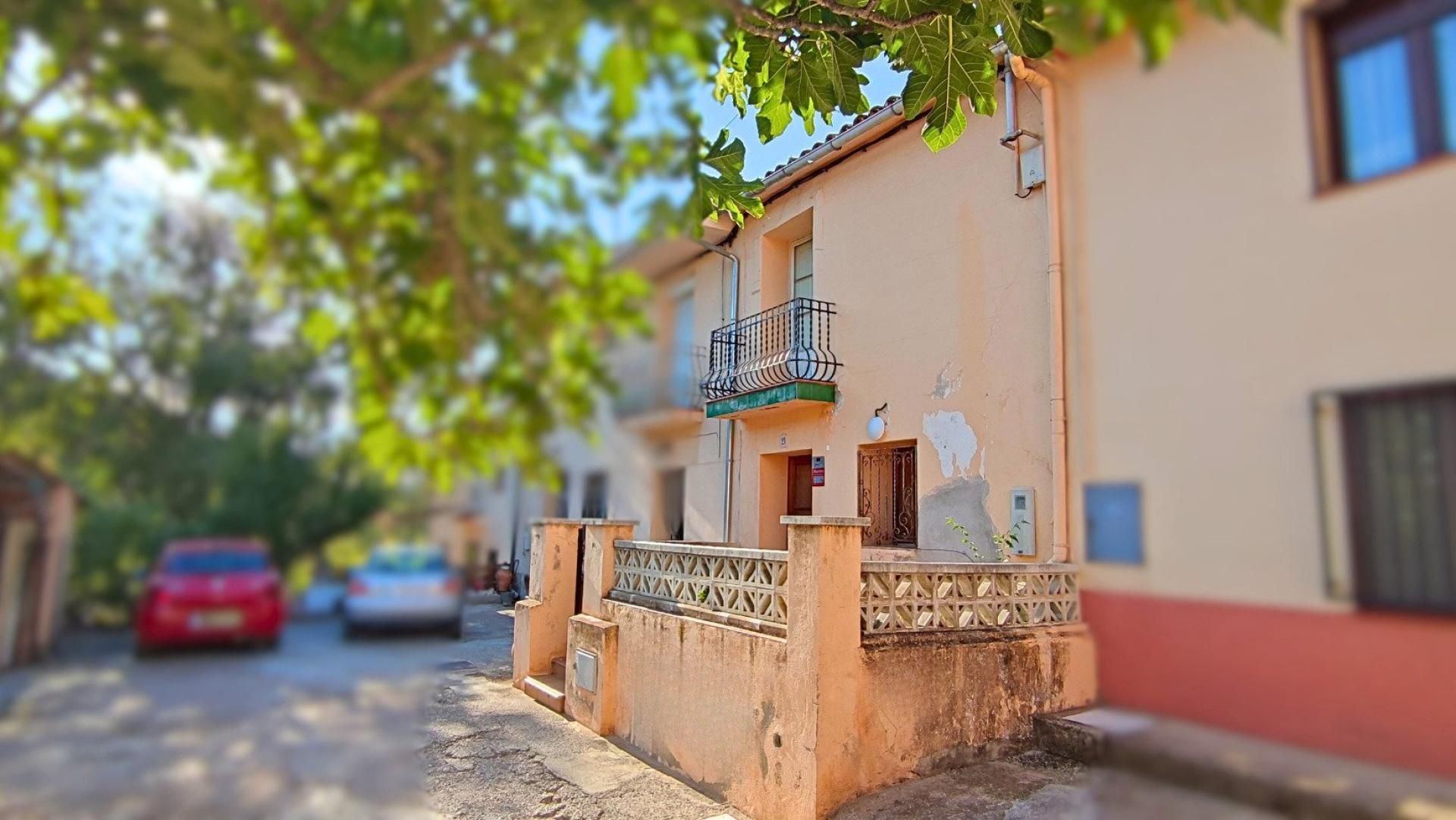 Vista exterior de Casa adosada en venda en Molins de Rei amb Terrassa i Balcó