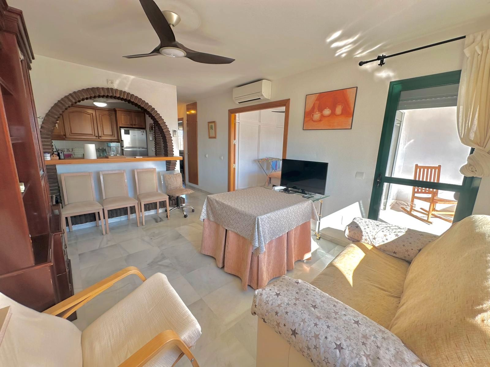 Living room of Flat for sale in Benalmádena  with Air Conditioner, Terrace and Community pool