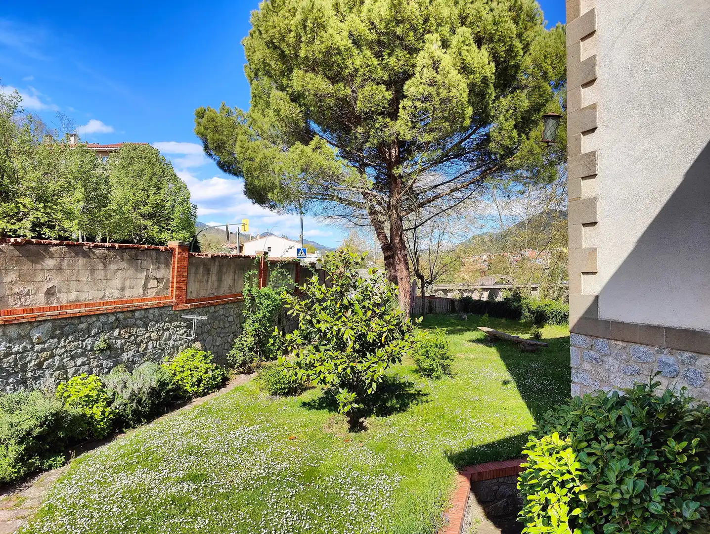 Jardí de Casa o xalet en venda en Sant Joan de les Abadesses amb Calefacció, Jardí privat i Terrassa