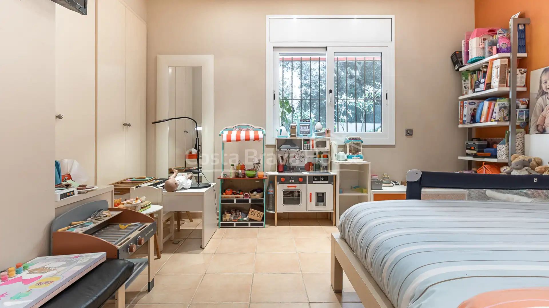Casa con piscina en venta en Carrer de Joaquim Ruyra, imagen 25