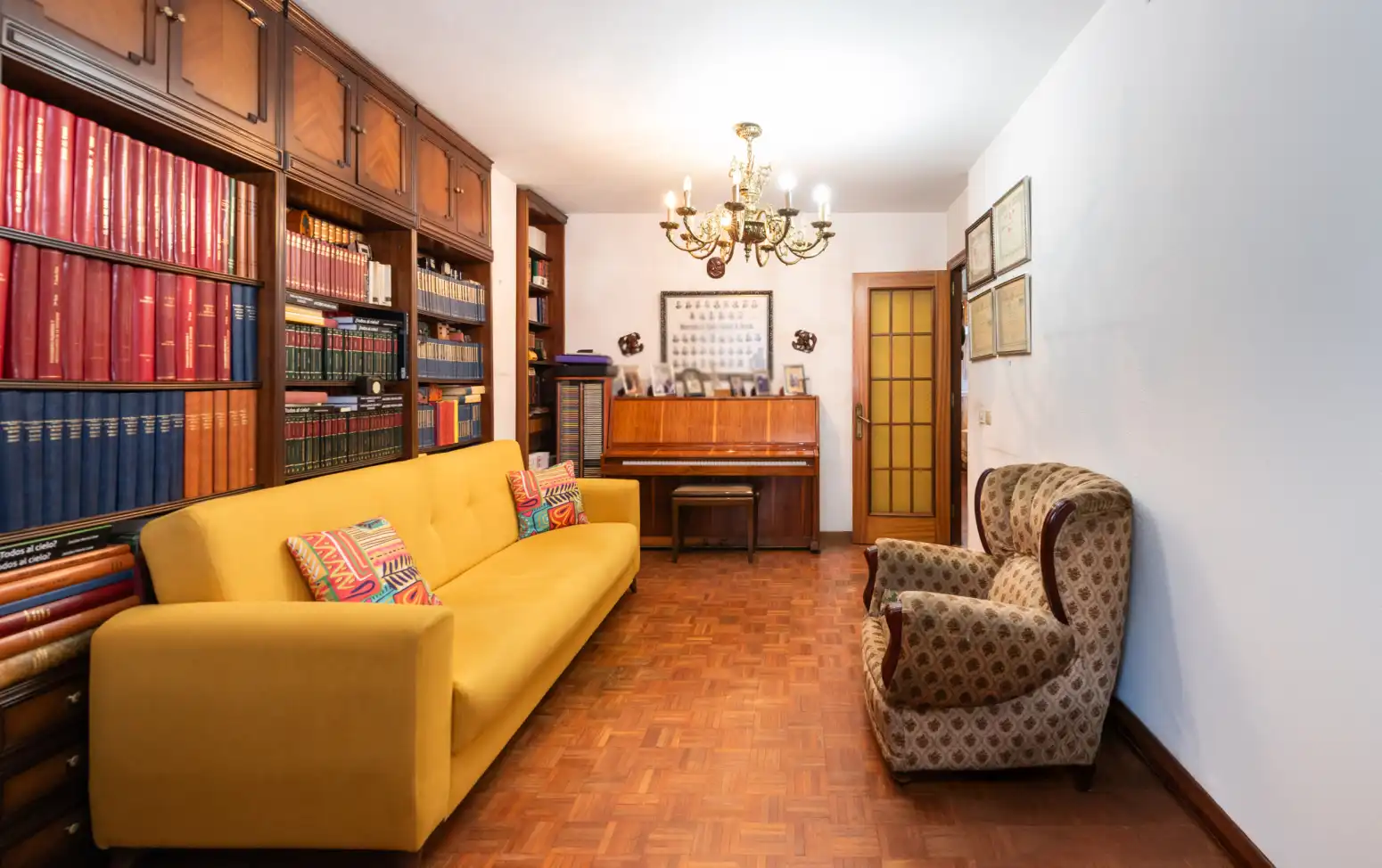 Wohnzimmer von Wohnung zum Verkauf in Oviedo  mit Heizung und Parkett