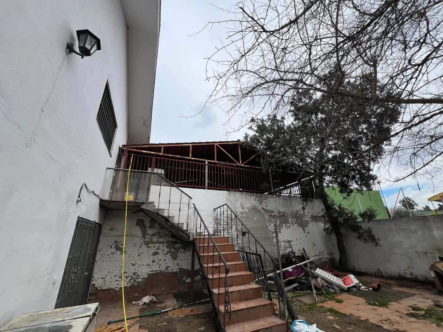 Vista exterior de Casa o chalet en venta en Villanueva de la Cañada con Jardín privado, Terraza y Piscina