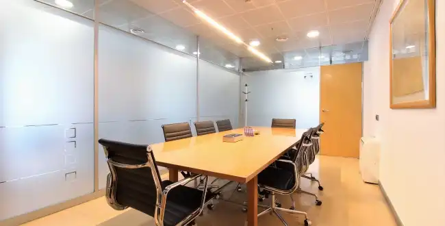 Büro zur Miete in Girona mit Klimaanlage, Heizung und Balkon