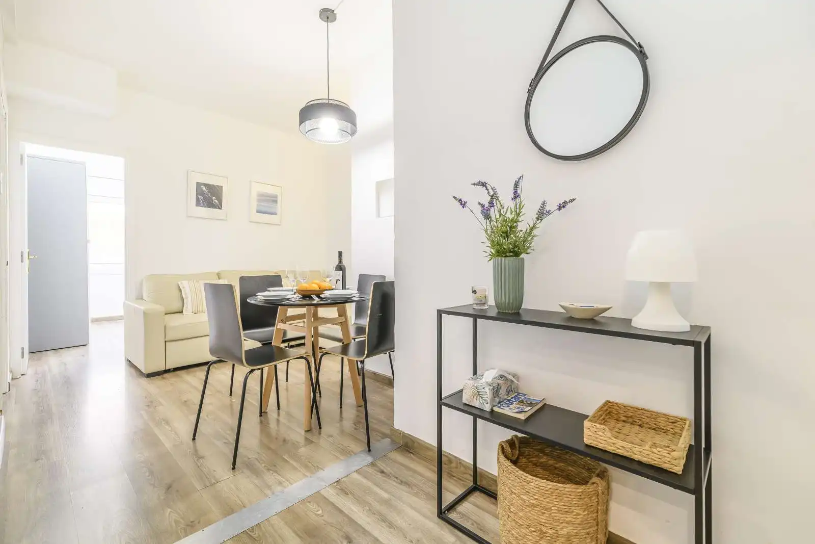 Menjador de Apartament per a compartir en  Barcelona Capital amb Aire condicionat, Terrassa i Moblat