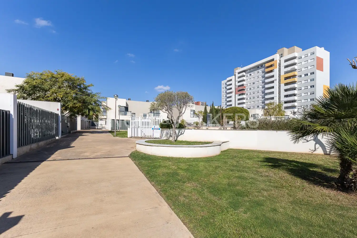 Vista exterior de Casa o xalet en venda en Paterna amb Aire condicionat, Calefacció i Jardí privat