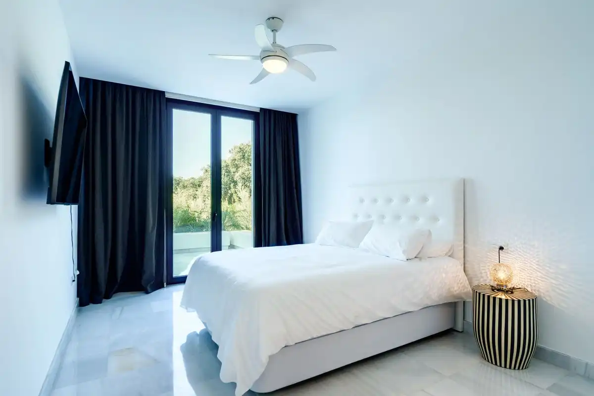 Dormitori de Casa o xalet de lloguer en Marbella amb Aire condicionat, Jardí privat i Traster